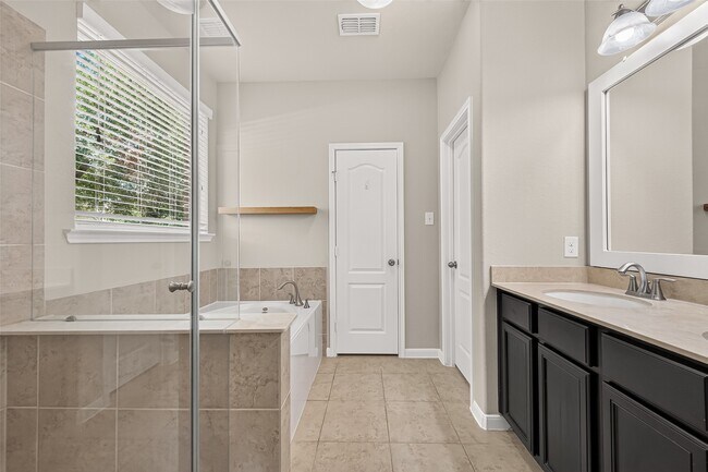 Building Photo - 10031 Esslemont Ct