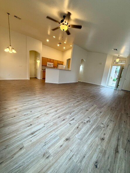Building Photo - 7451 E Mountain Dr