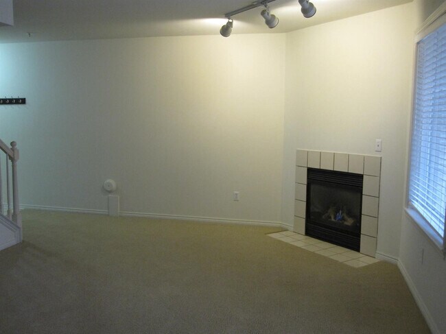 Building Photo - 3055 Barclay Wy