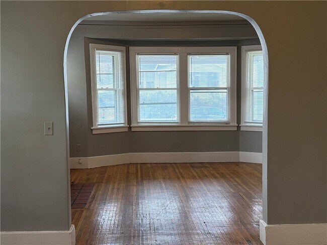 Building Photo - 93-95-95 Stratford Park