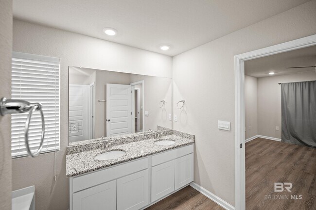 Building Photo - 12872 Pr Fld Dr