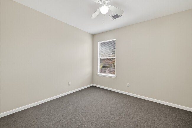 Building Photo - 7351 Parkland Manor Dr