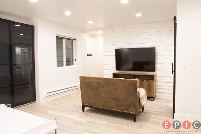 Building Photo - 564 Lewski Ln