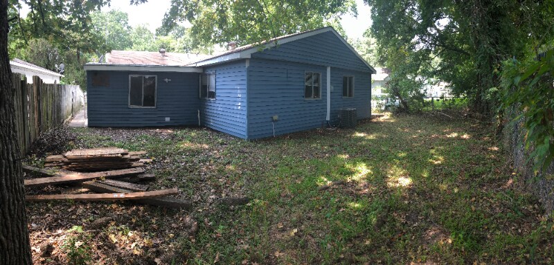 Building Photo - 124 Town Homes Dr