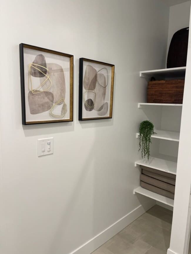 Building Photo - 2bd, 2ba Reno Bungalow in the Riverwalk Di...