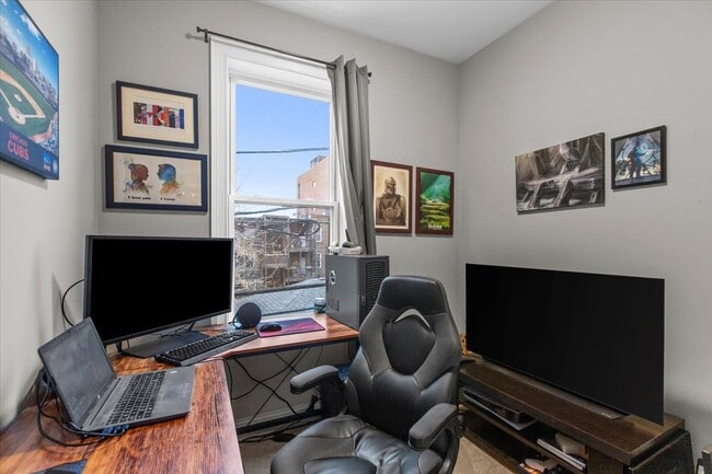 Building Photo - 2418 W Medill Ave