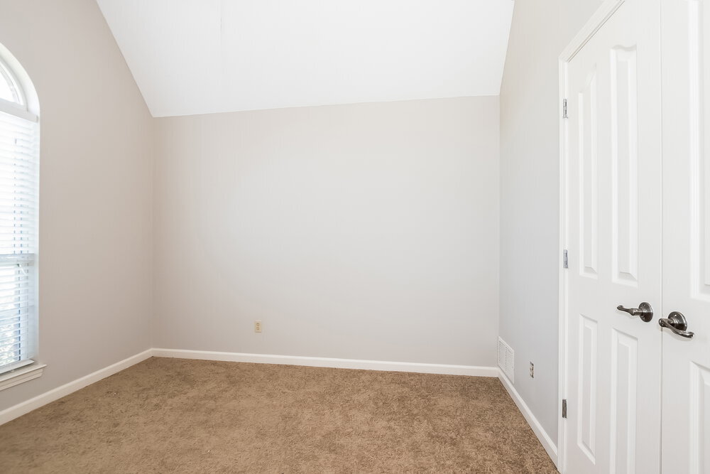 Building Photo - 6254 Ravenwood Park Dr N