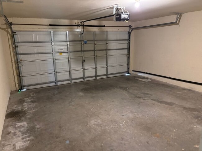 Building Photo - 4756-4758 28 ST SW