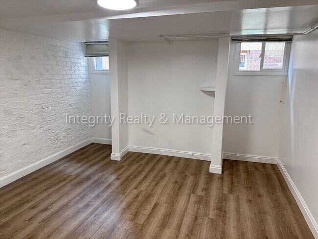 Building Photo - 4631 W Moncrieff Pl