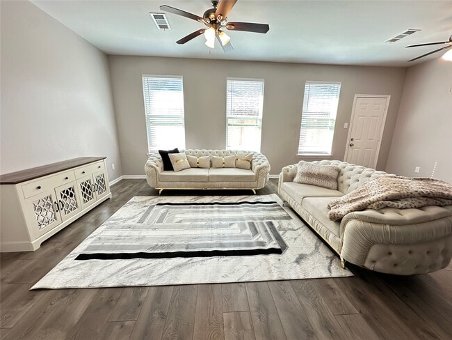 Building Photo - 11114 Beverley Pk St