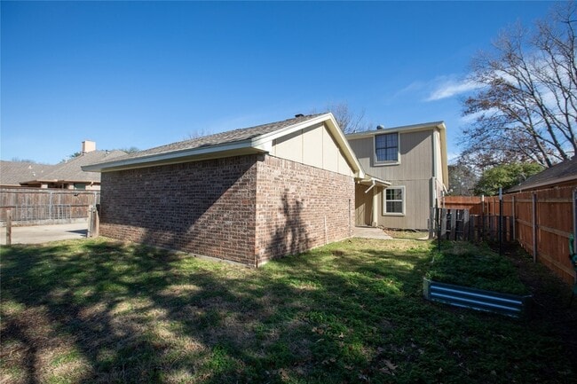 Building Photo - 1929 N Lake Trail