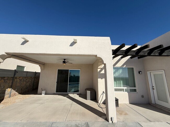 Building Photo - Beautiful home in Sonoma Springs! 4bed, 2.5 baths