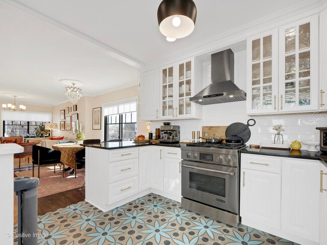 Building Photo - 318 Bluff Ave