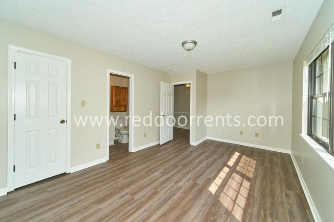 Building Photo - Coming Soon! Cozy Retreat in Indianapolis