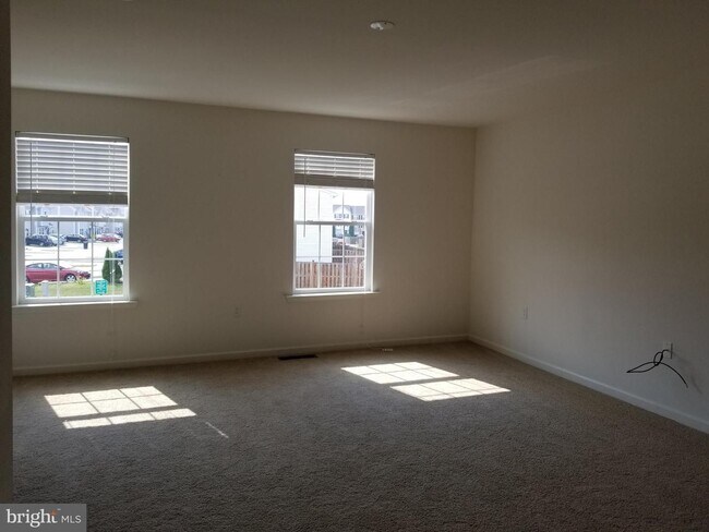Building Photo - 171 Natural Way