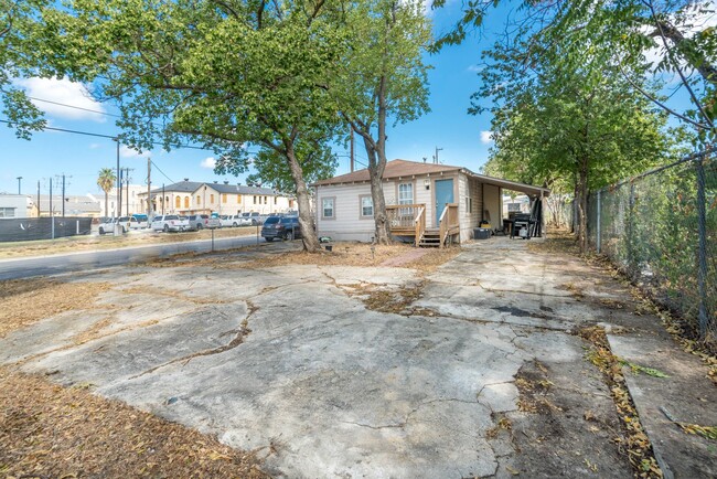 Building Photo - RENOVATED 2-BEDROOM HOME IN GOVERNMENT HILL