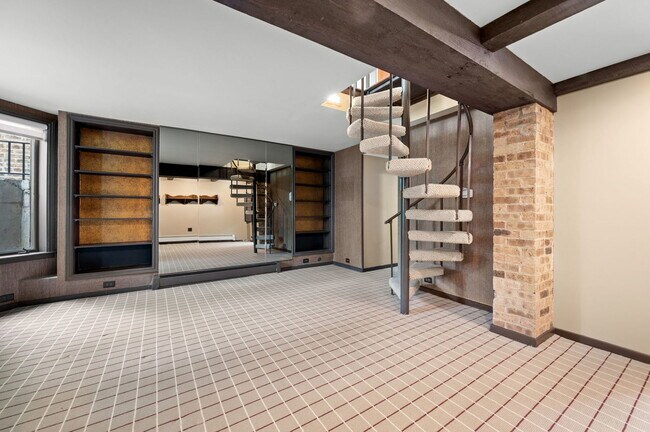 Building Photo - 617 W Fullerton Pkwy
