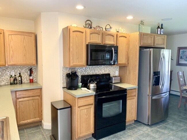 Building Photo - 5274 Main St