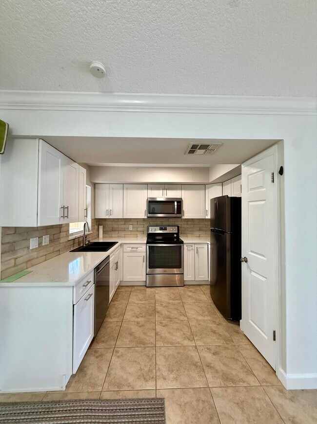 Building Photo - 486 NE Solida Cir