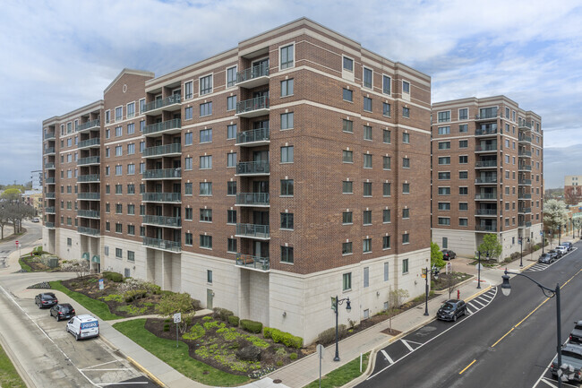 Building Photo - Library Courte Condominiums