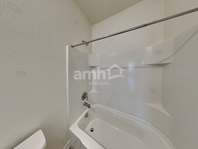 Building Photo - 960 Nero Ave