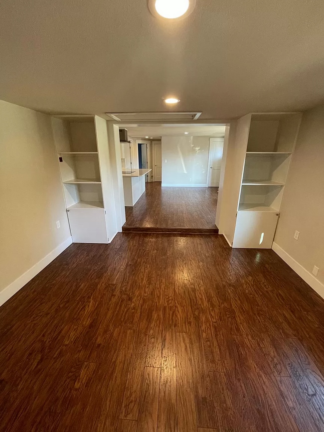 Building Photo - 1144 N 160th St