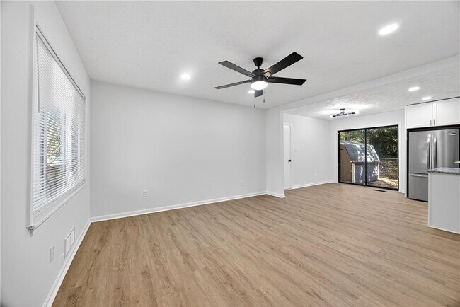 Building Photo - 1517 Colony E Cir