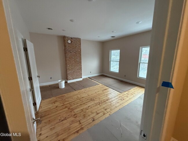 Building Photo - 253 6th Ave