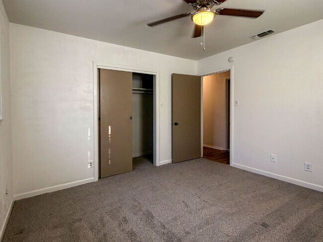 Building Photo - 3221 Emory St