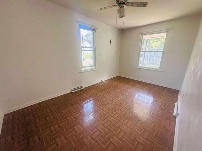 Building Photo - 136 Whitestown Rd