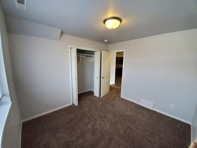 Building Photo - 412 N Sioux Blvd