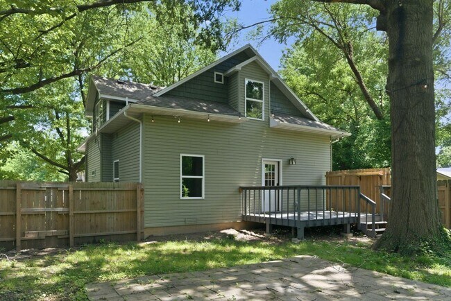 Building Photo - Updated 4-bedroom, 2-bath home in the Rountree neighborhood