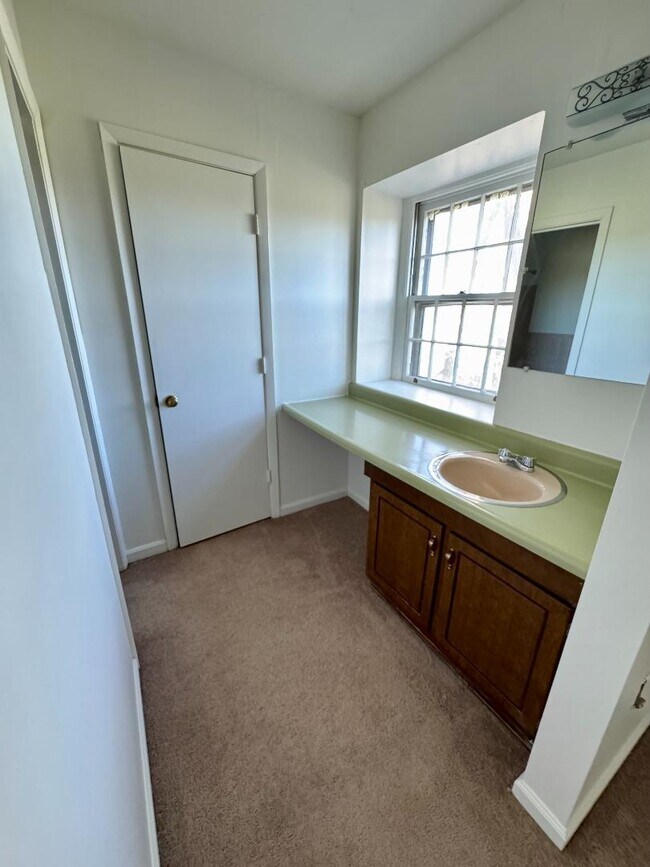 Building Photo - 105 Yorkshire Ct