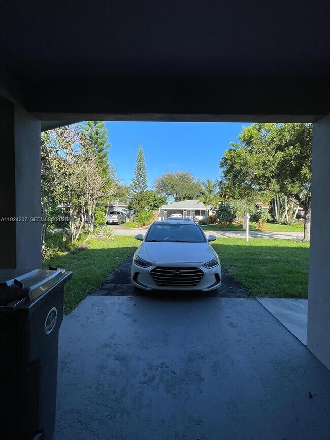 Building Photo - 4701 NE 3rd Ave