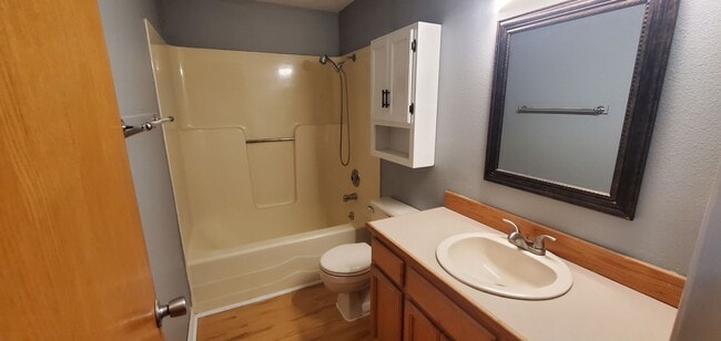 Building Photo - Three Bedroom w/ a Large Bonus Room on a C...