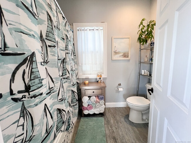 Building Photo - 712 E Broadway