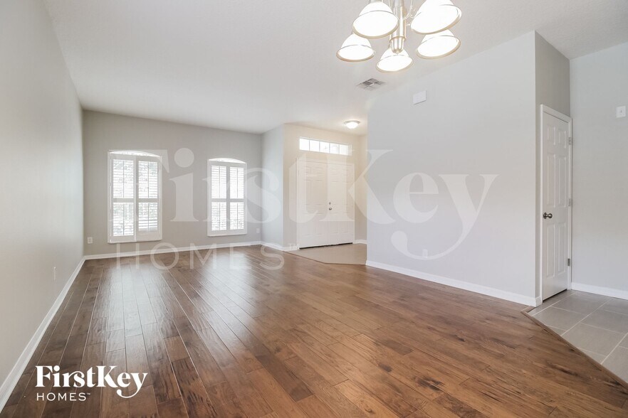 Building Photo - 9797 Bennington Chase Dr