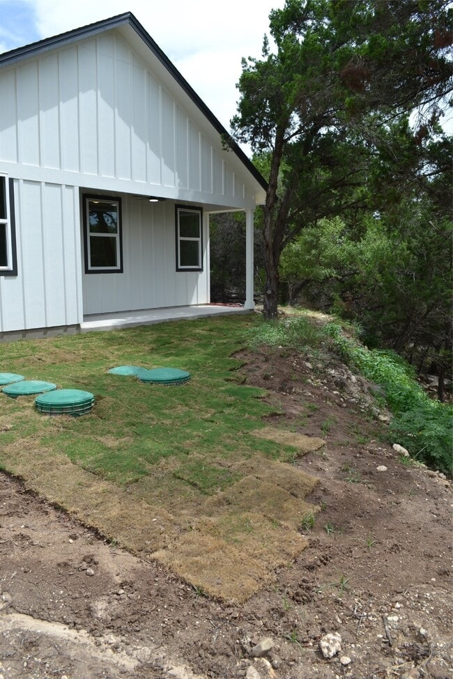 Building Photo - 729 Canyon Bend