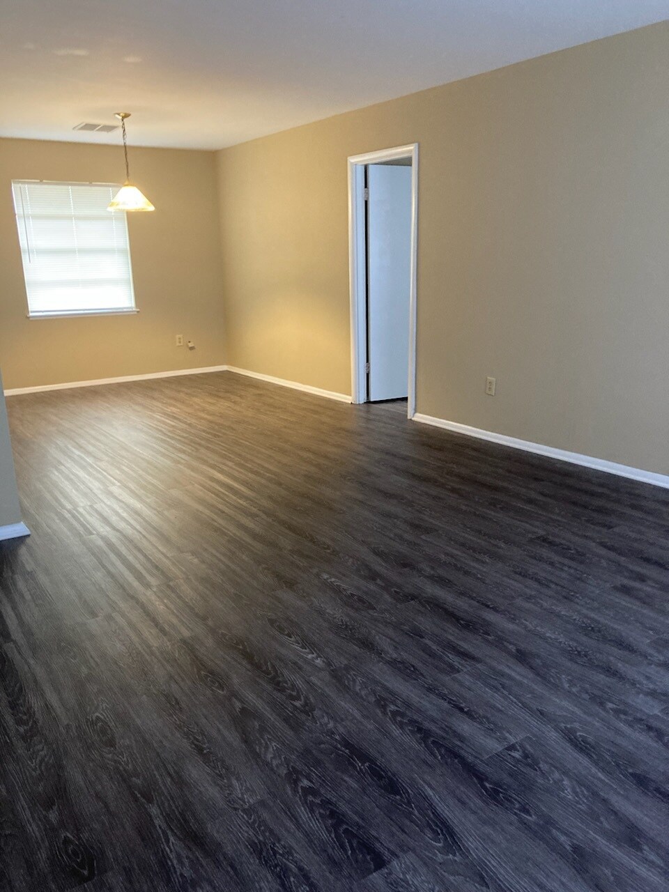 Building Photo - 2215 Kevin Ct