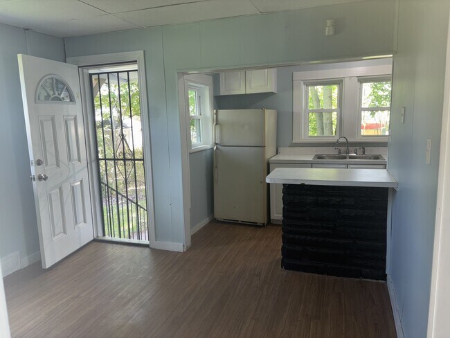 Building Photo - 639 Fairgreen Ave