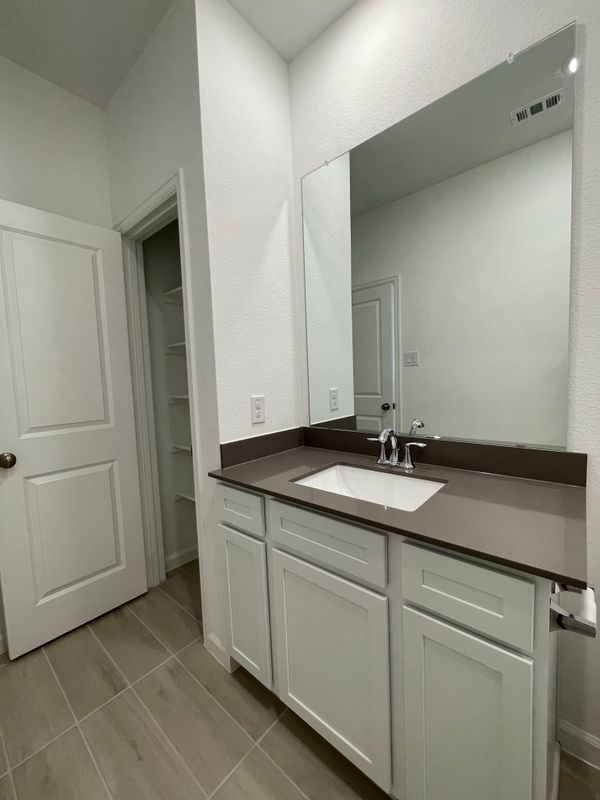 Building Photo - 5531 Holly Hvn Ct