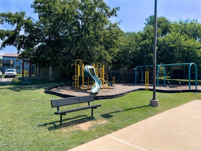 Building Photo - 9703 Roxanna Dr