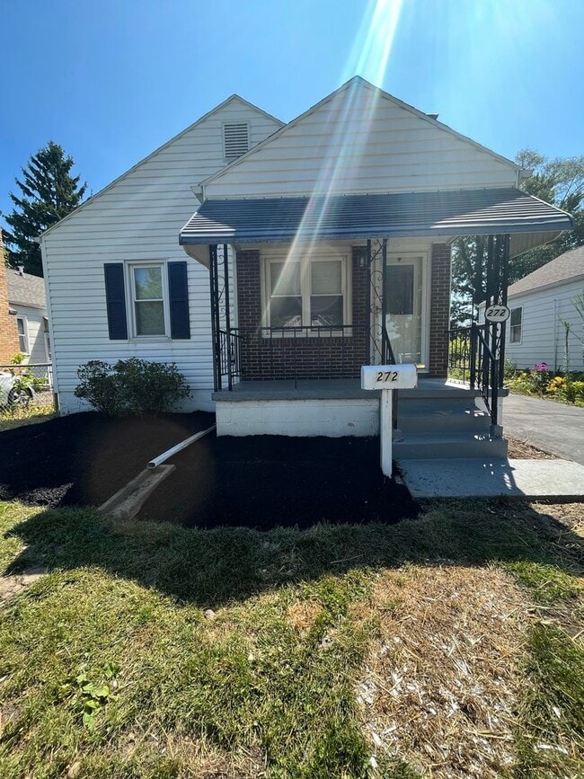 Primary Photo - 3 Bedroom, 2 Bathroom Home With Garage Available for Pre-Lease!