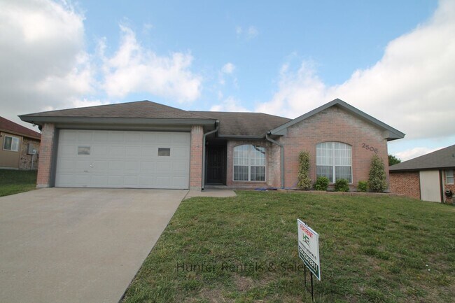 Building Photo - Awesome Three-Bedroom Across From Maxdale ...