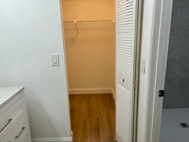 Building Photo - 301 Olivewood Pl