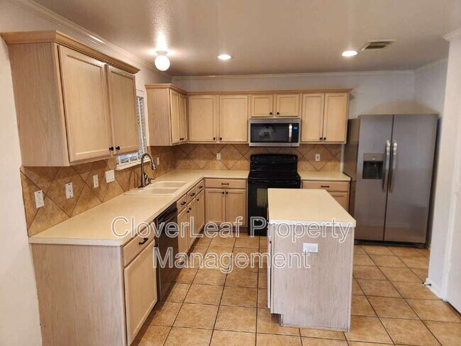 Building Photo - 108 Snowberry Dr