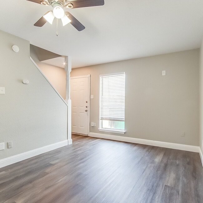 Building Photo - 406 Noble Ave