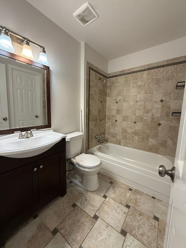 Building Photo - Beautiful Updated Beacon Hill Home - Newly...