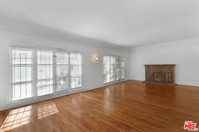 Building Photo - 175 N Sycamore Ave