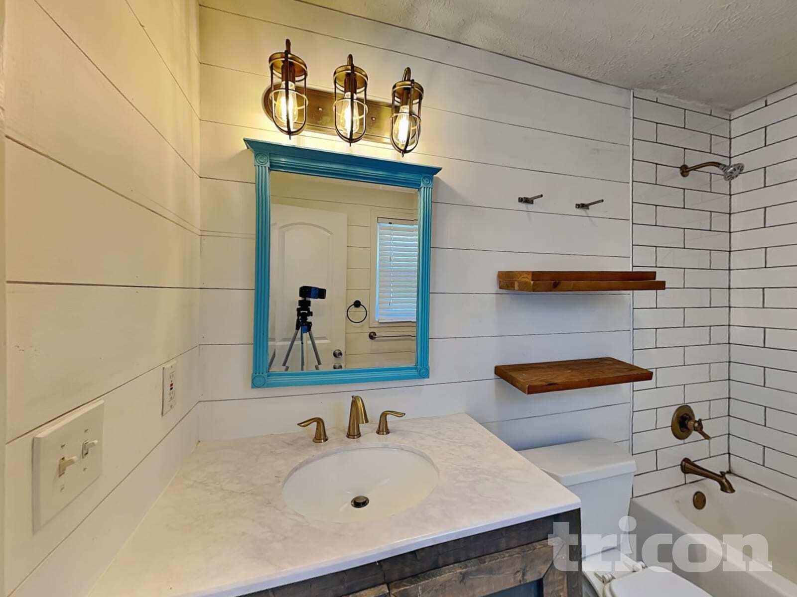 Building Photo - 414 River Point Dr